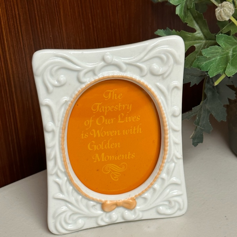AVON VINTAGE PICTURE FRAME THE TAPESTRY COLLECTION
